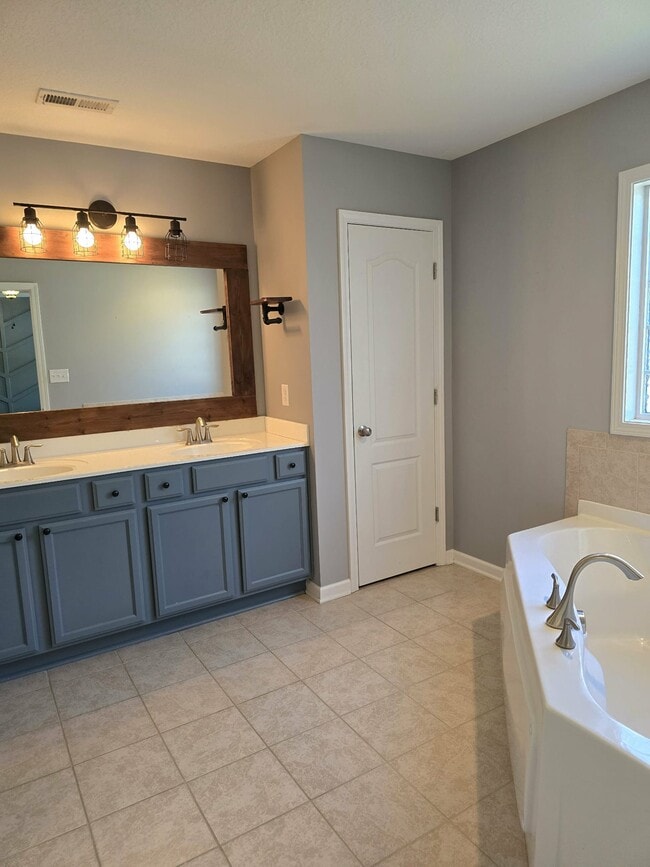 Building Photo - 131 Regatta Way