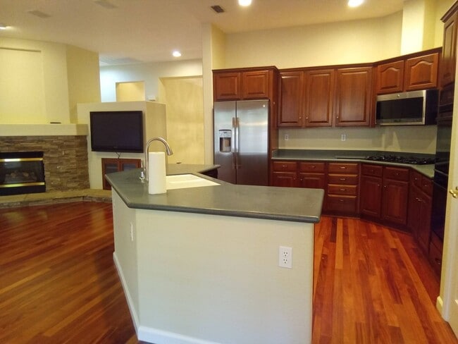 Building Photo - Gated: Single Story Heritage Oaks 3 Bedroom Plus Office/Den 3 Car Garage with lots of built in fo...