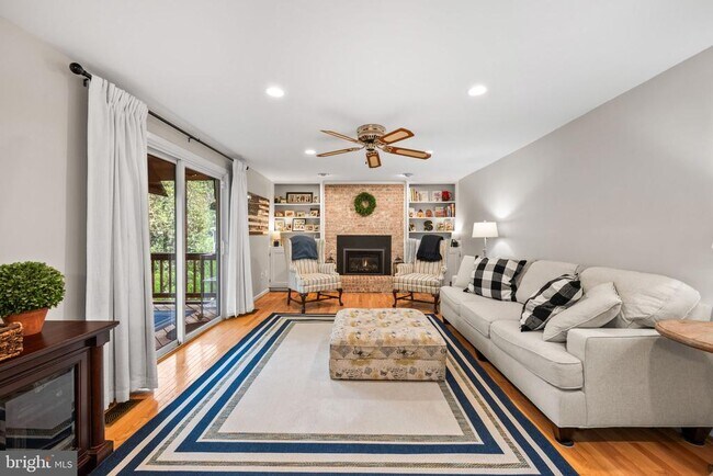 Building Photo - 10906 Carters Oak Way
