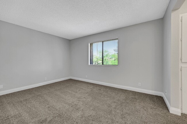 Building Photo - Upgraded 2 bedroom in gated community