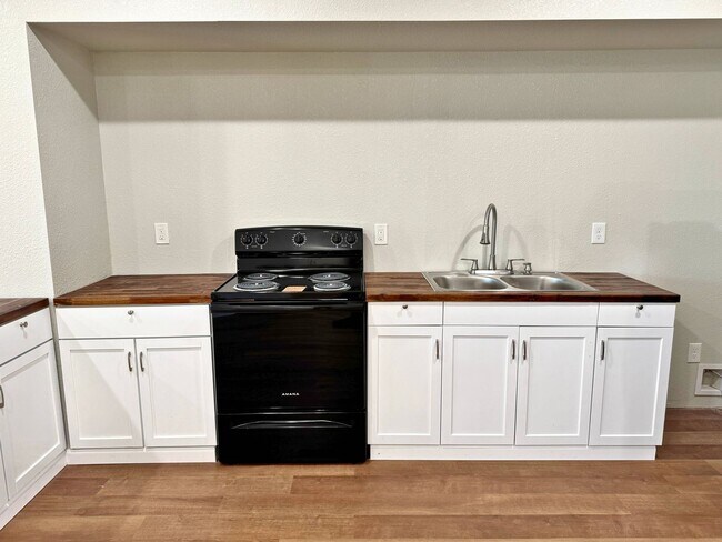 Building Photo - Fully Remodeled 3 Bed 2 Bath In Floral Hei...