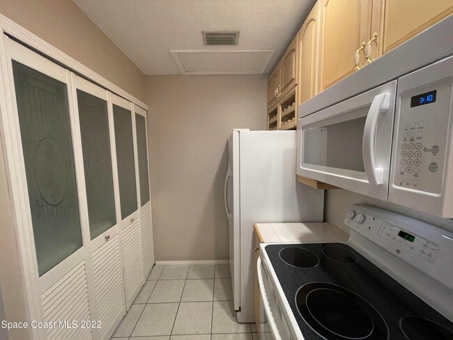 Building Photo - 1425 Malibu Cir NE