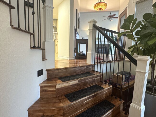 Building Photo - 17927 Ridge Lake Dr