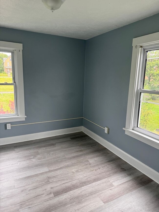 Building Photo - 1139 Wallis- 3 bed/1 bath home for rent