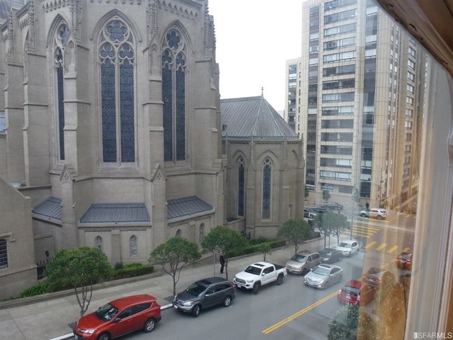 Building Photo - 1111 Jones St