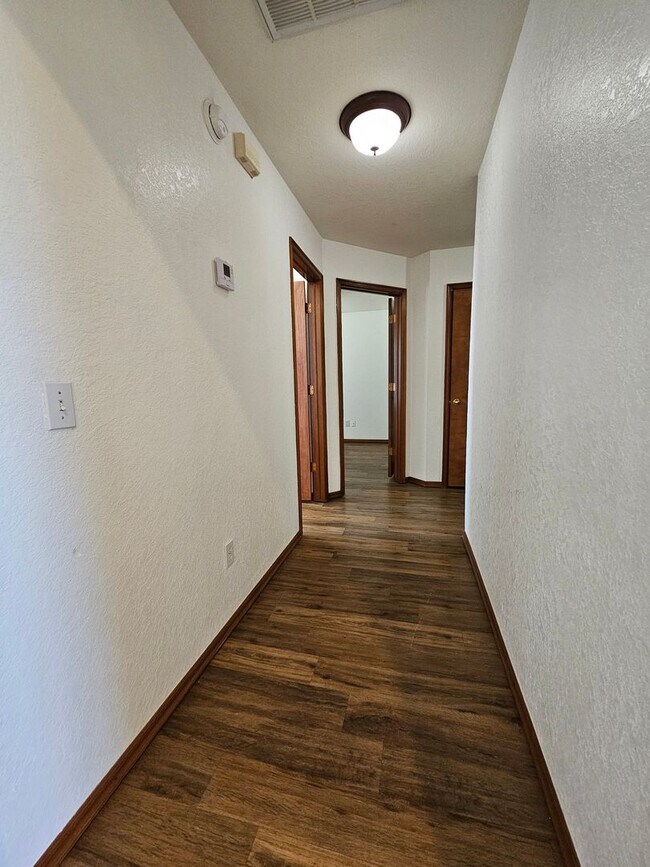 Building Photo - (3) Bed/(2) Bath in West Norman's Castlero...