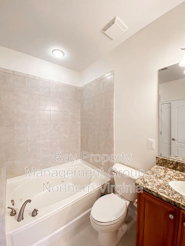 Building Photo - 4336 N Henderson Rd