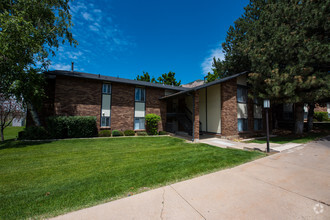 Building Photo - Mountain Ridge Manor