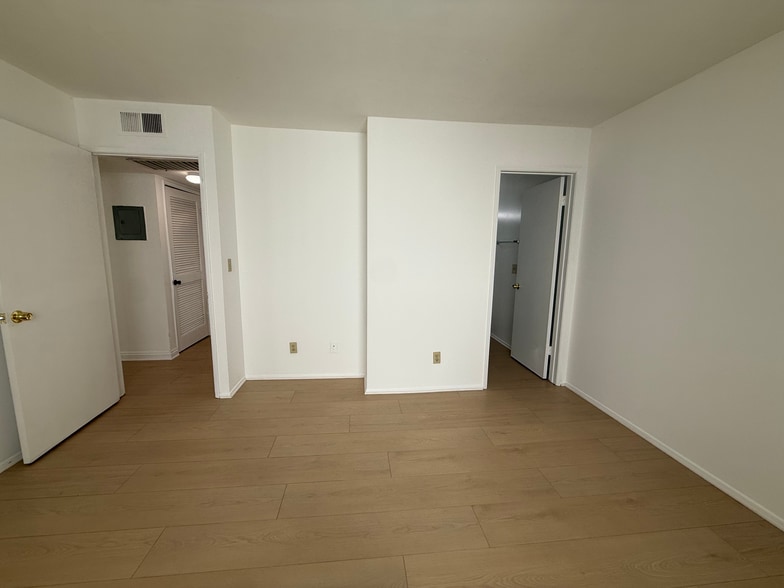 Building Photo - 231 N Isabel St