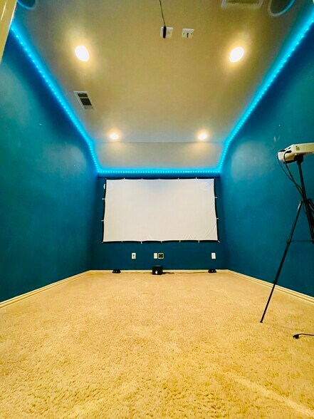 Building Photo - 13253 Poppy Hill Ln