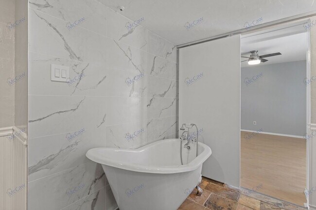 Building Photo - 2101 Park Willow Ln