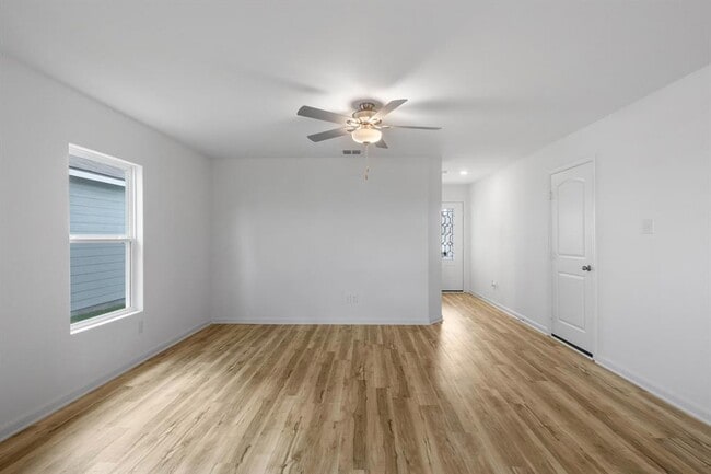 Building Photo - 308 Low Pasture Trl