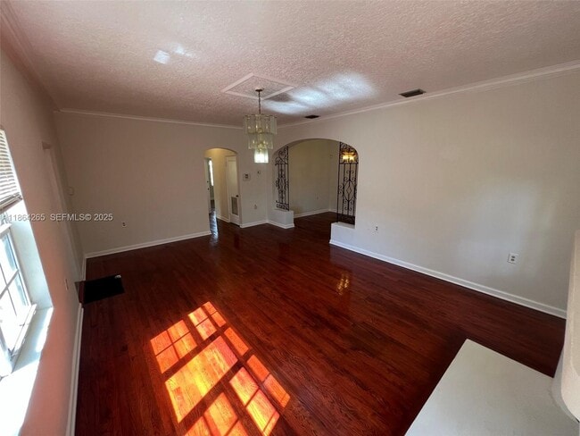 Building Photo - 695 NE 81st St