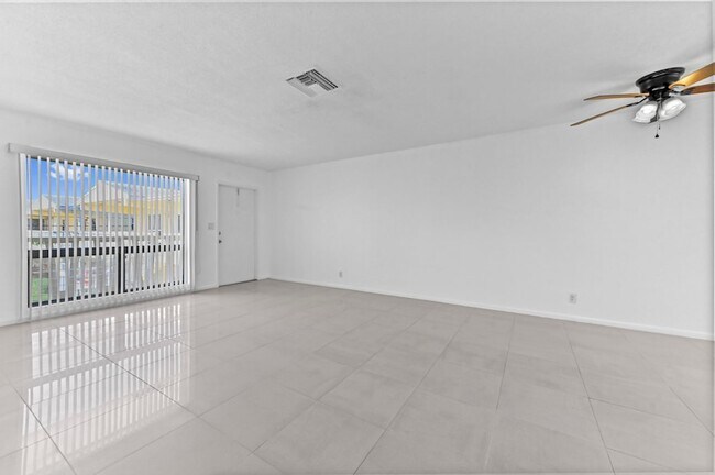 Building Photo - 2755 NE 28th Ave