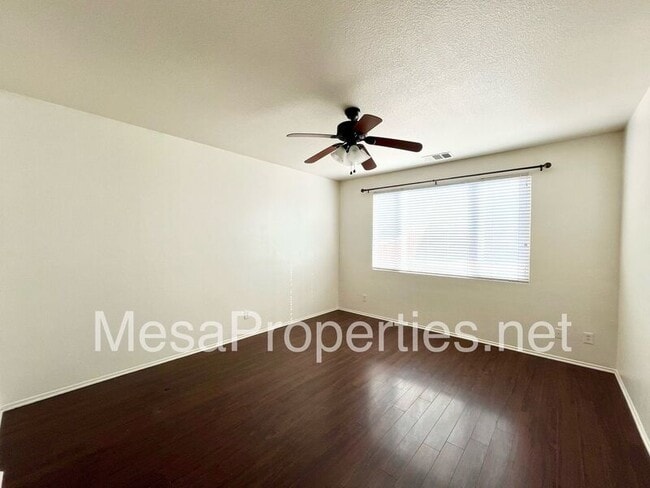 Building Photo - 12261 Luna Rd