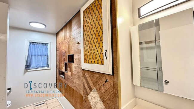 Building Photo - Contemporary San Leandro Hills Home