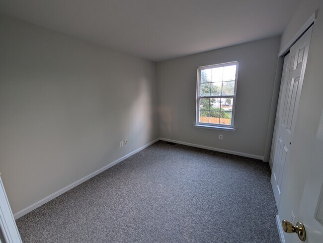 Building Photo - 437 Paxson Ave