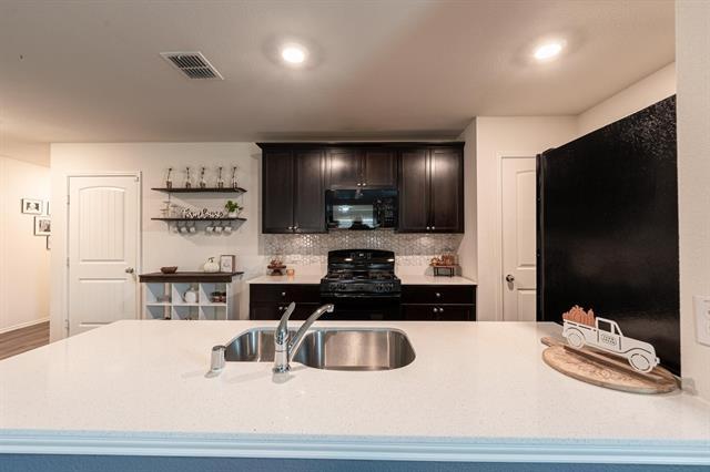 Building Photo - 771 Bayonet St