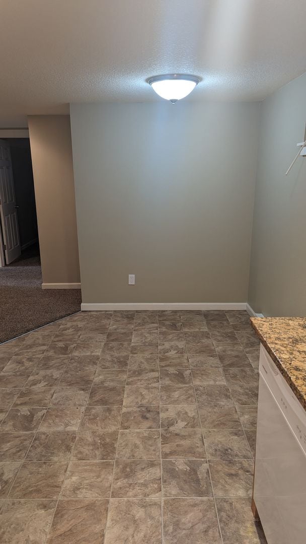 Building Photo - OR112