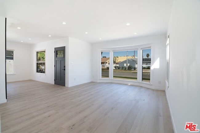 Building Photo - 17638 Welby Way