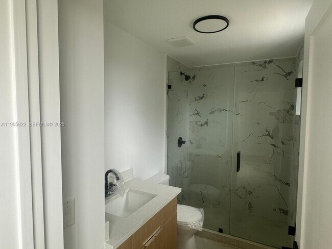 Building Photo - 5423 NE Miami Ct