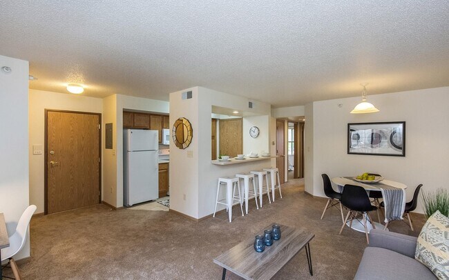 Building Photo - Large One Bedroom Walking Distance to UIHC on 1st floor, walk out patio, available 8/1/2026