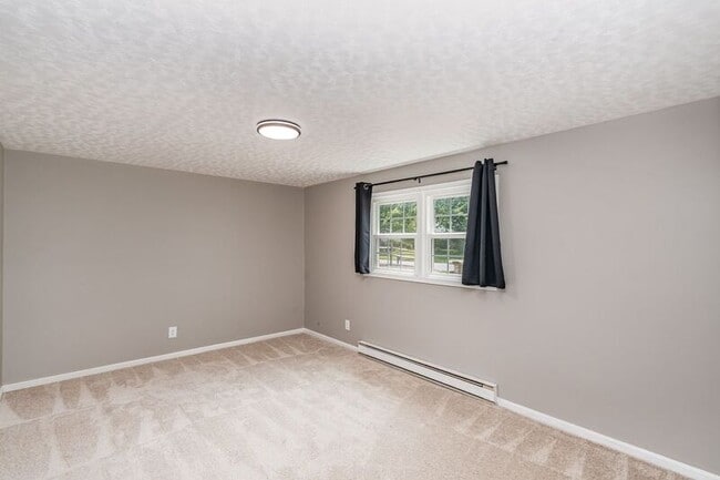 Building Photo - 411 Deerwood Dr