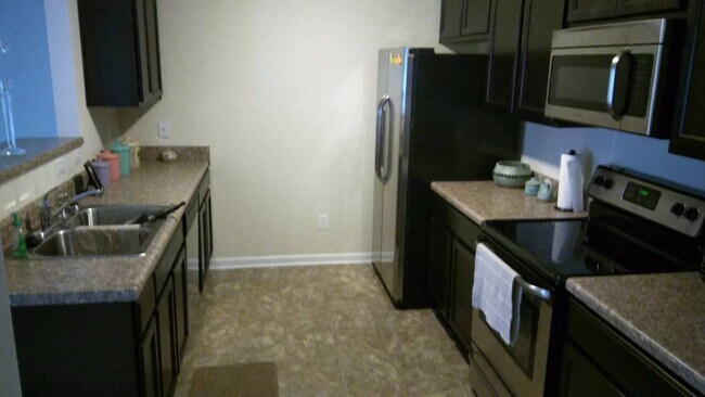 Building Photo - Beautiful Home Near University Area!