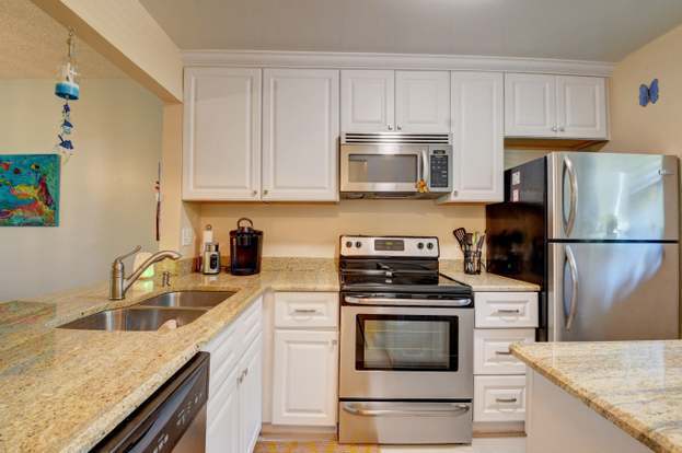 Building Photo - 207 Tropic Isle Dr