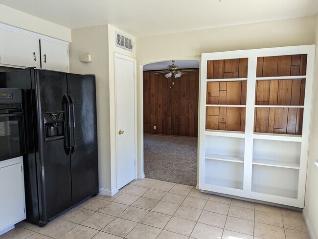 Building Photo - 5429 Mountain View Dr