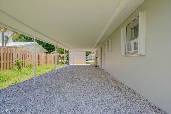 Building Photo - 372 Park Ln Dr