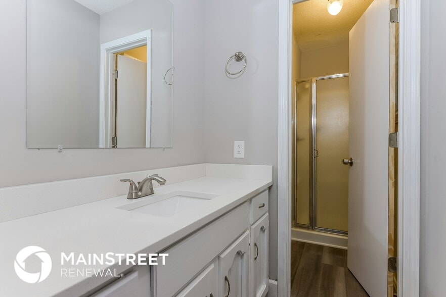 Building Photo - 501 SW Shamrock Pl