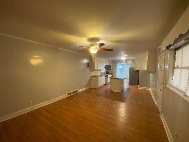 Building Photo - 313 Myles Ave