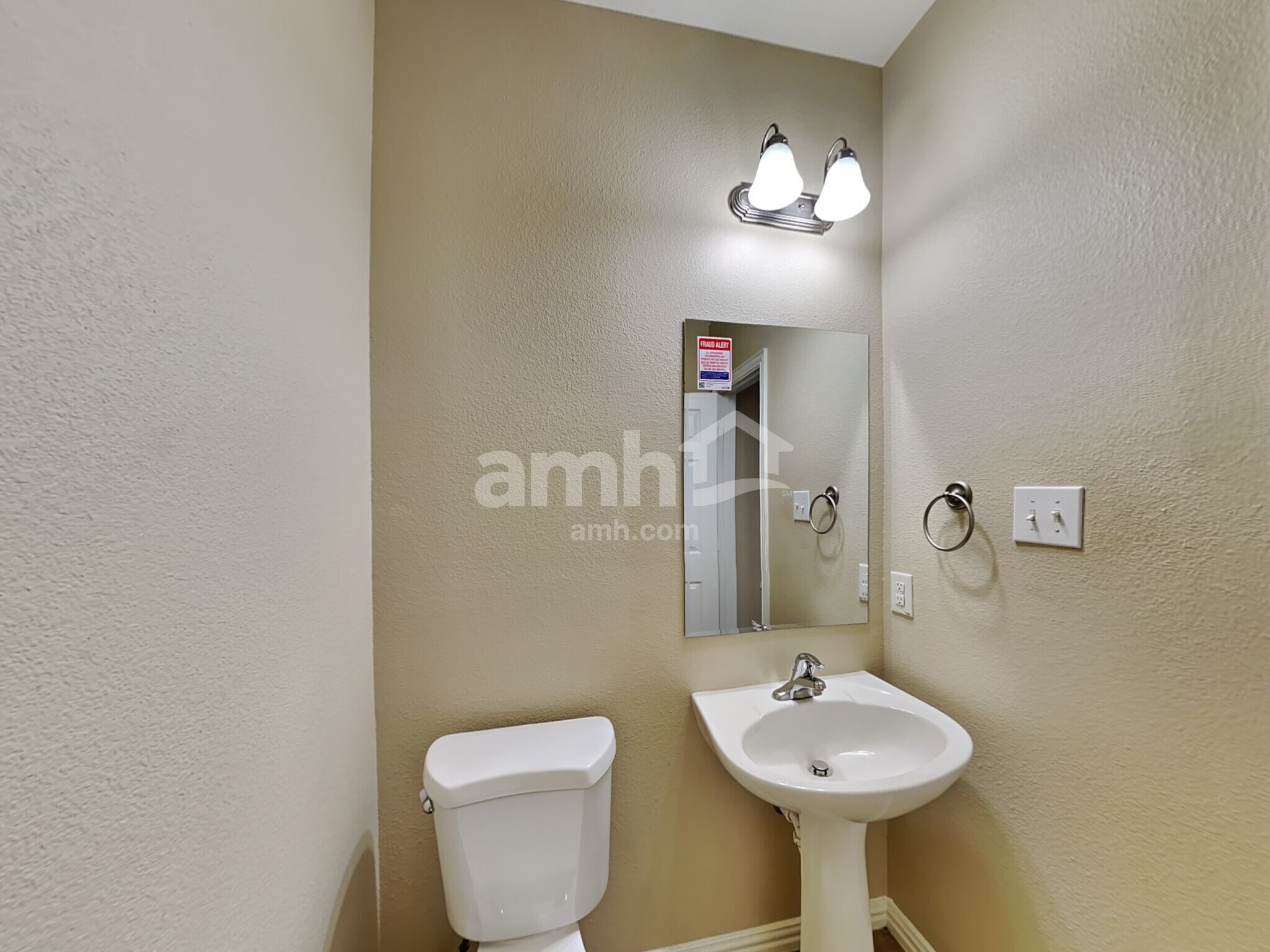Building Photo - 3706 Boxwood Dr