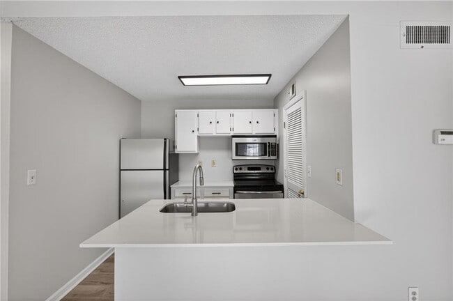 Building Photo - 423 Granville Ct