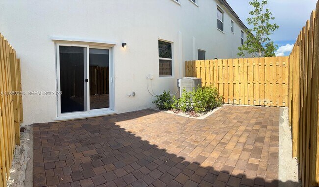 Building Photo - 2451 SE 28th St