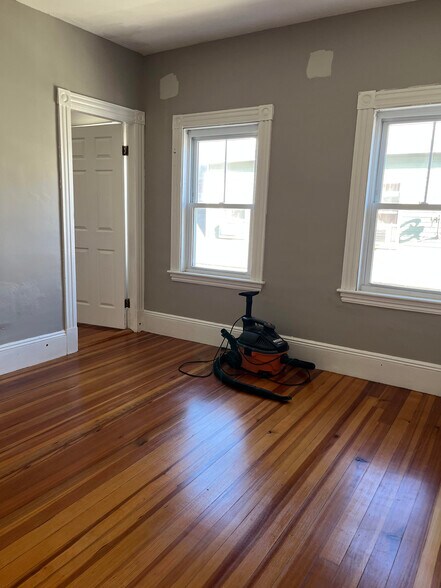 Building Photo - 15 Clarence St