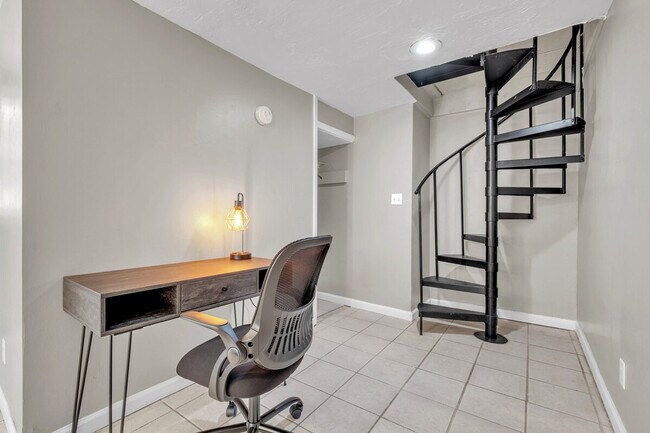 Building Photo - 905 Buena Vista Dr