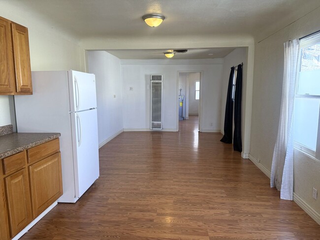 Building Photo - 206 Cornell Dr SE