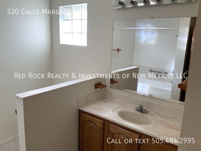 Building Photo - Single story 3BR/2BTH in Los Lunas!