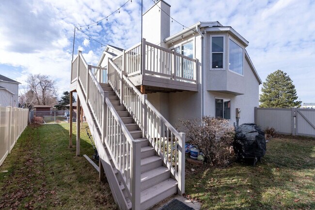 Building Photo - 2744 Newcastle Dr