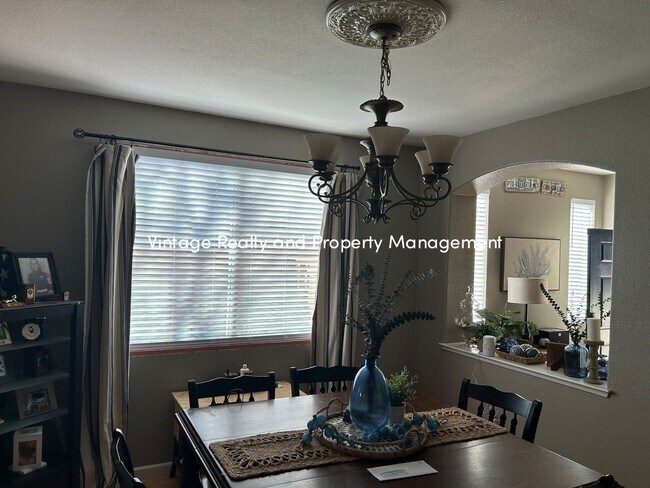 Building Photo - Charming Single-Story 3 Bedroom Home In South Natomas!!!