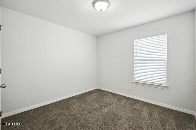 Building Photo - 1033 Candelilla St