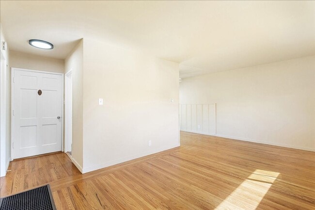 Building Photo - 2033 High St