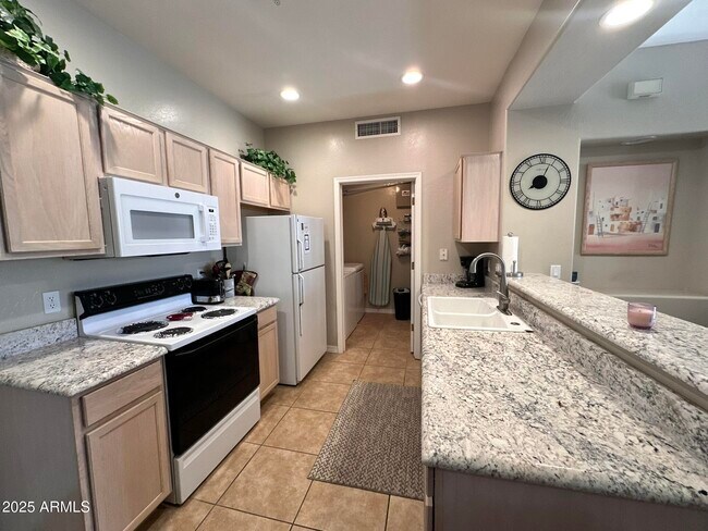 Building Photo - 9253 N Firebrick Dr