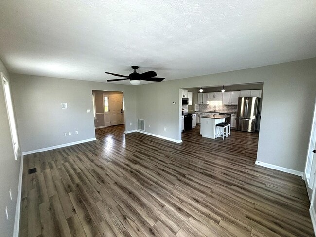 Building Photo - 11 Cobra Ct