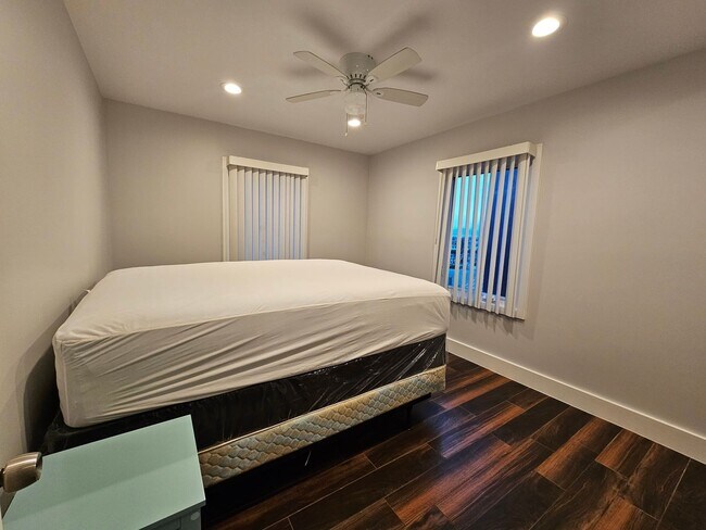 Building Photo - 2 Bed, 1 Bath Home in East Richmond Heights