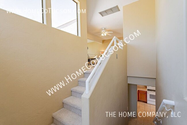 Building Photo - Short Term Furnished Foothills Condo 5675 N Camino Esplendora-2211