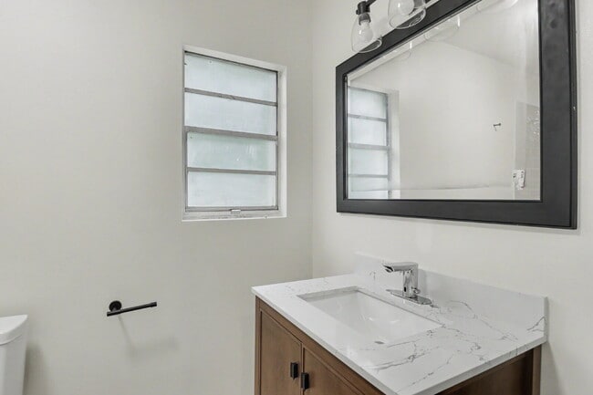 Building Photo - 1 bedroom for rent