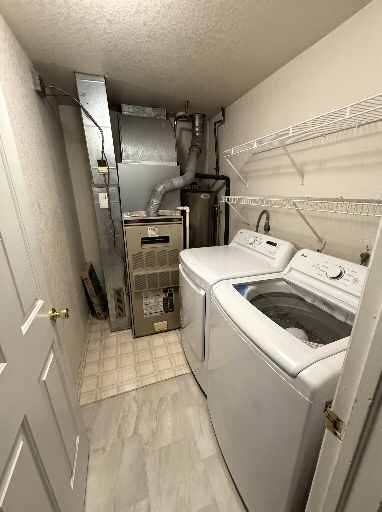 Building Photo - 8043 Clay Dr